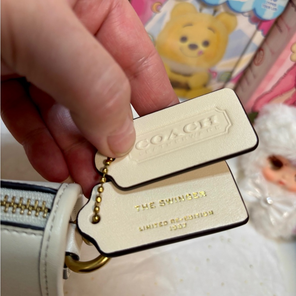Beautiful Coach Limited Edition Swinger Bag 
PLUS Coach Cherries Keychain!🍒 - Picture 14 of 16